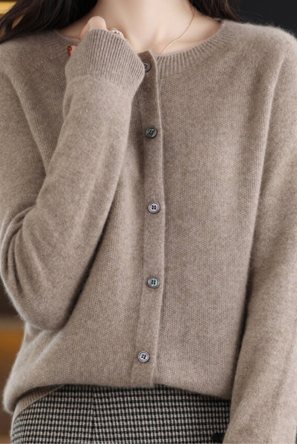 Damski sweter | Zapinany na guziki, okrągły dekolt | Zima