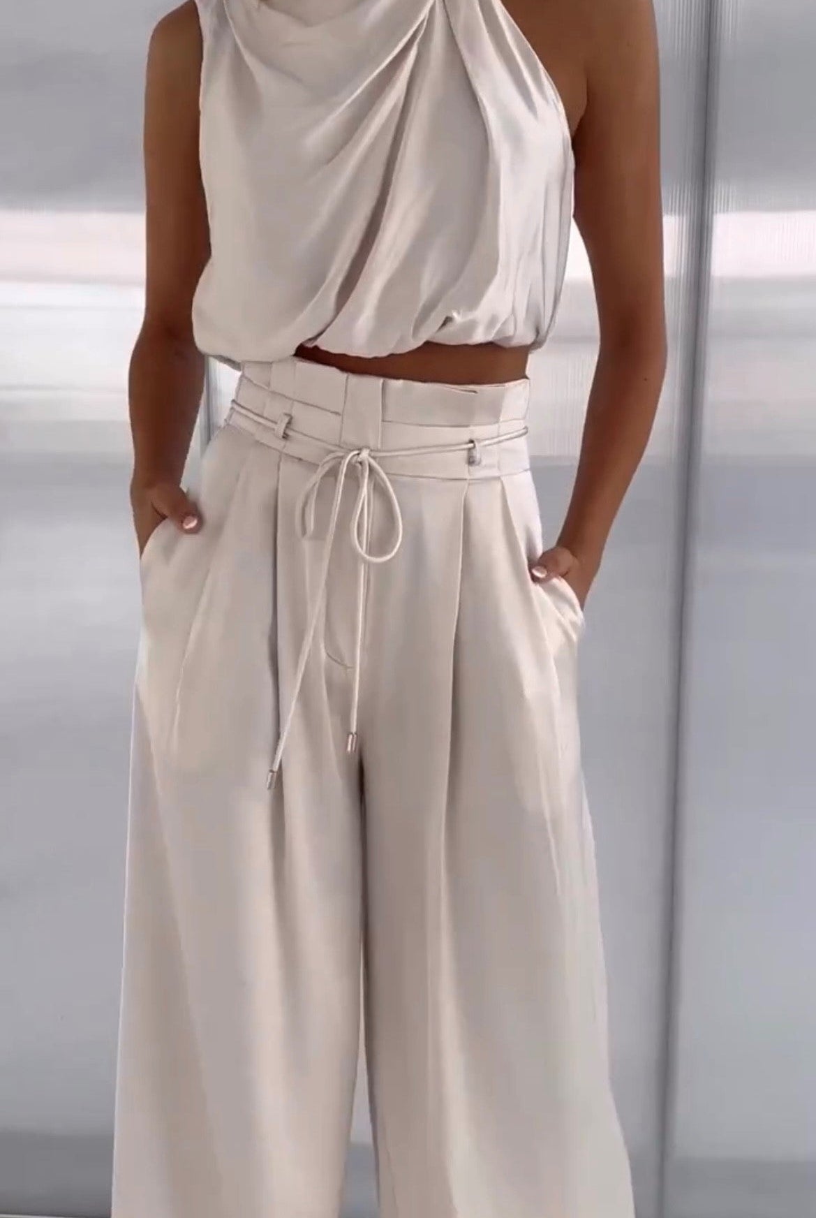Dwuczęściowy Satynowy Komplet | Halter Top i Szerokie Spodnie