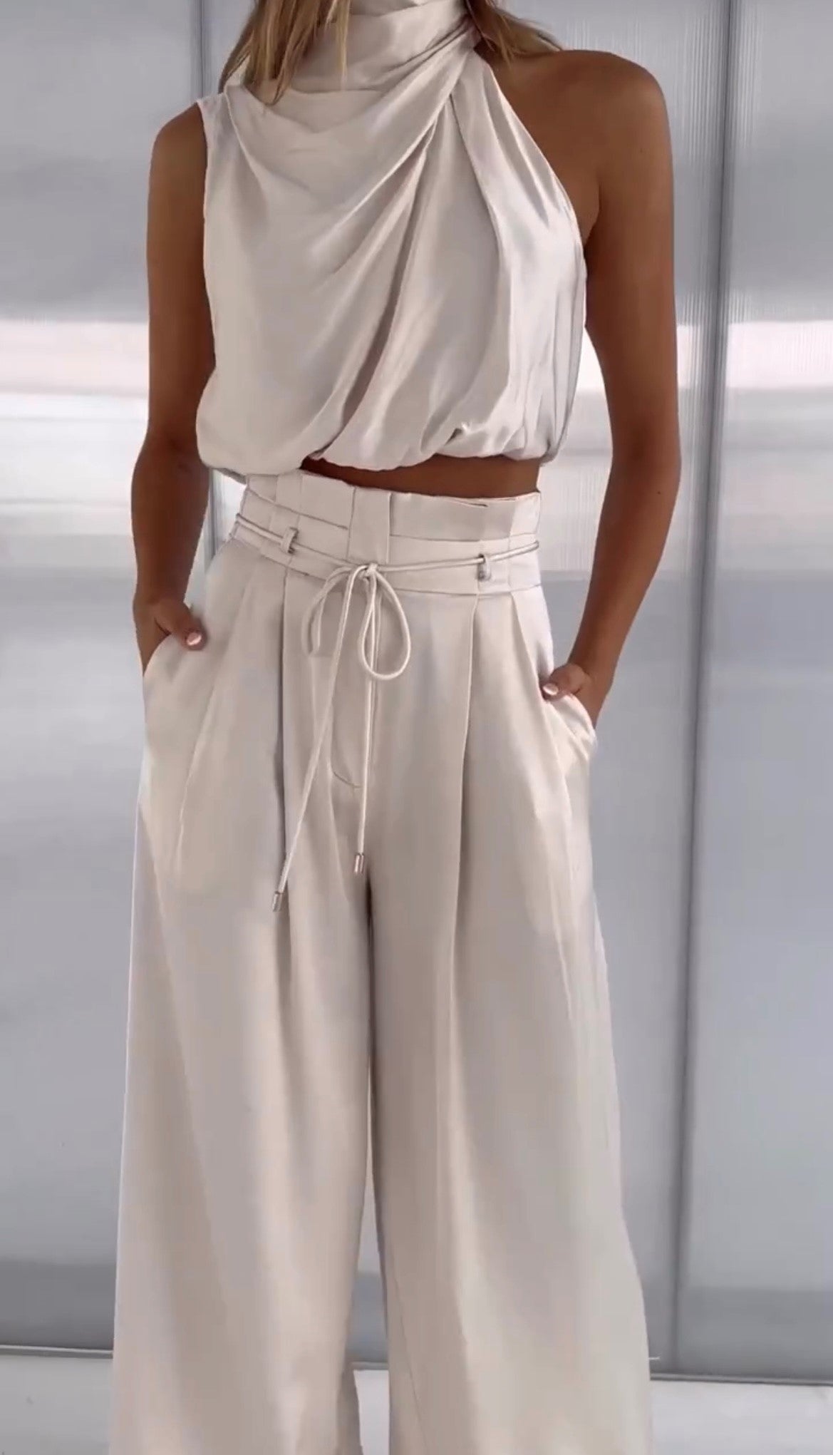 Dwuczęściowy Satynowy Komplet | Halter Top i Szerokie Spodnie