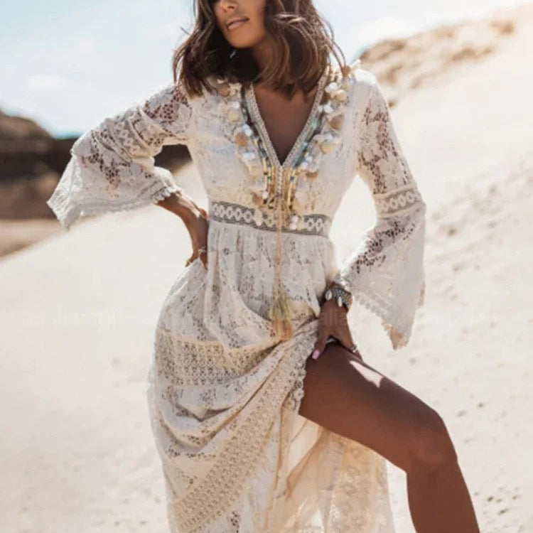 Długa koronkowa sukienka plażowa z rękawem 3/4 i ozdobnym dekoltem - vivano - warszawa