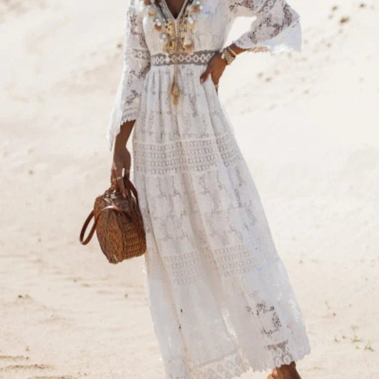 Długa koronkowa sukienka plażowa z rękawem 3/4 i ozdobnym dekoltem - vivano - warszawa