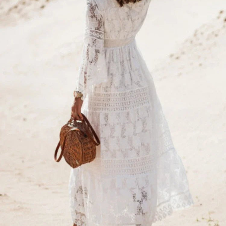 Długa koronkowa sukienka plażowa z rękawem 3/4 i ozdobnym dekoltem - vivano - warszawa