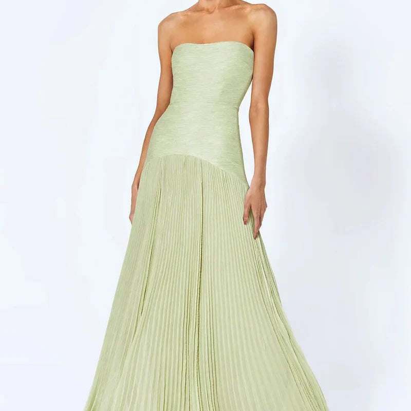 Długa wieczorowa sukienka bez ramiączek z plisowanym dołem - vivano - warszawa