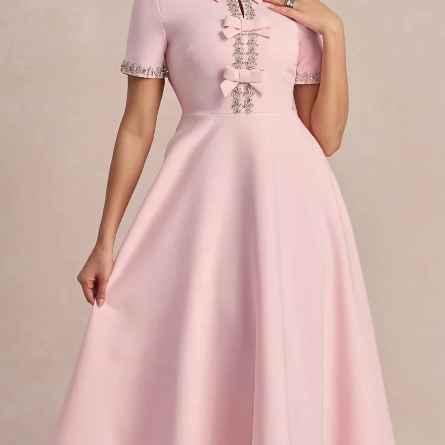 Elegancka sukienka midi z kokardkami i zdobieniem przy dekolcie - vivano - warszawa