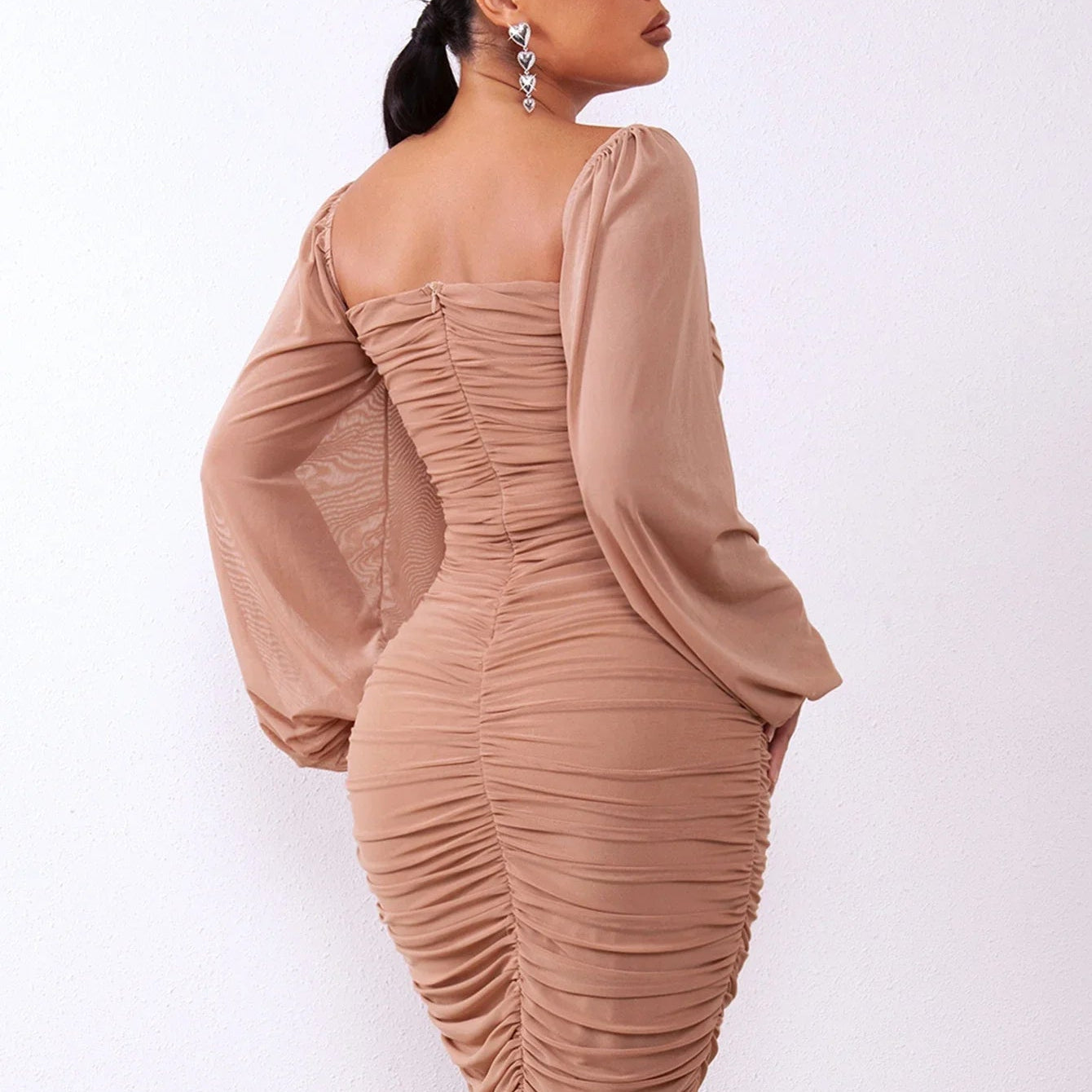 Elegancka sukienka ołówkowa z marszczeniem i bufkami - vivano - warszawa