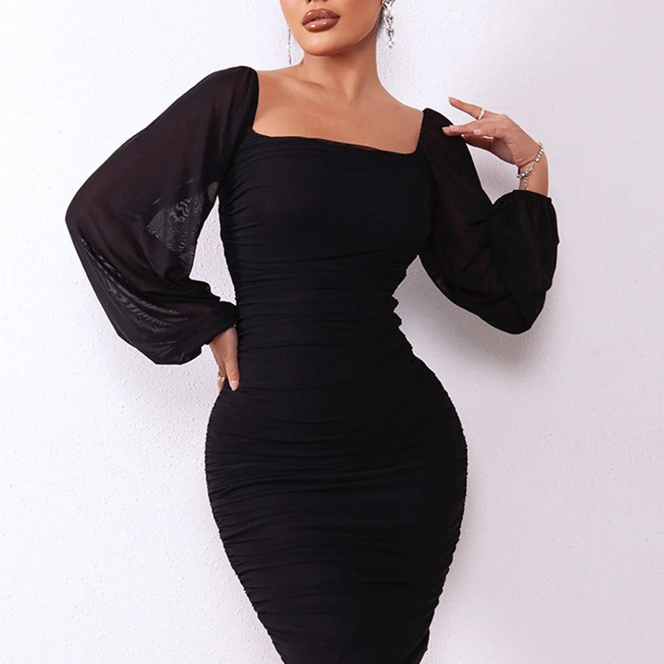 Elegancka sukienka ołówkowa z marszczeniem i bufkami - vivano - warszawa