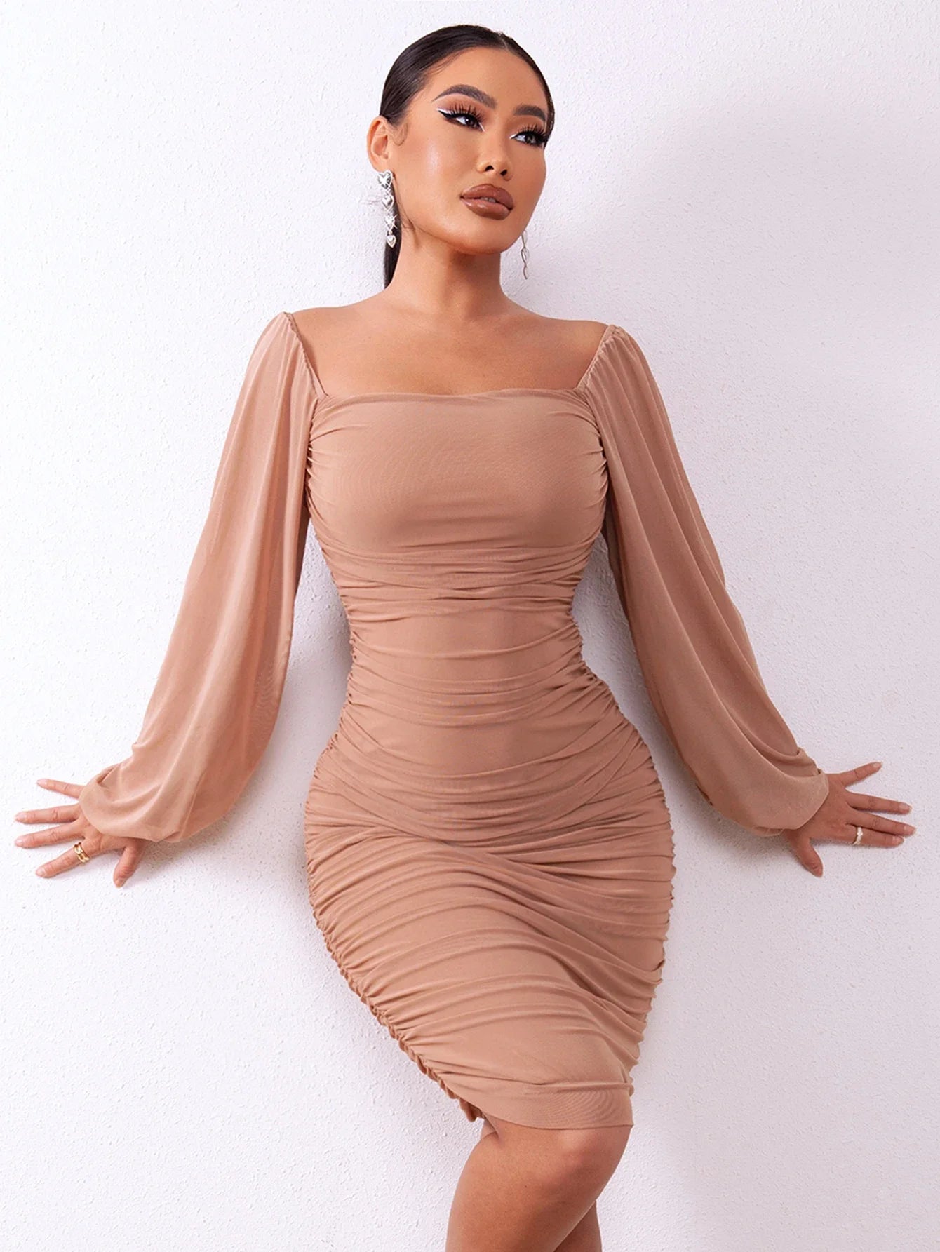 Elegancka sukienka ołówkowa z marszczeniem i bufkami - vivano - warszawa