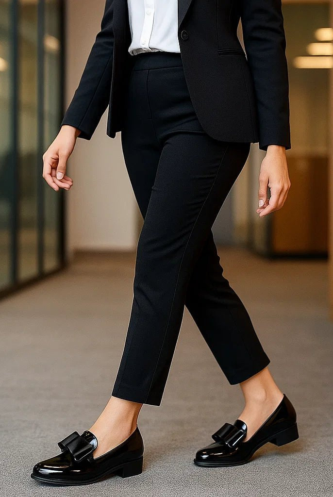 Mokasyny damskie lakierowane z wstążką – eleganckie