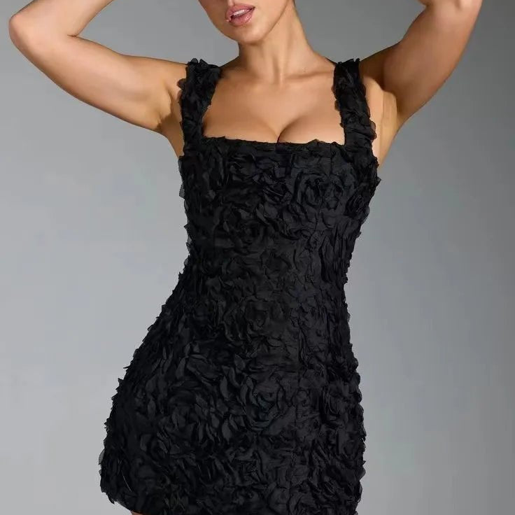 Krótka sukienka z trójwymiarowymi kwiatami – elegancka i romantyczna - vivano - warszawa