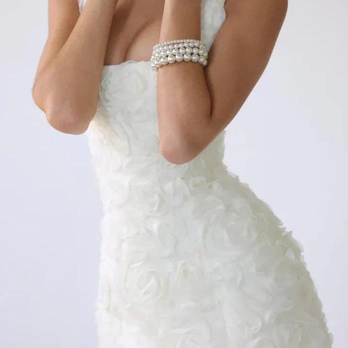 Krótka sukienka z trójwymiarowymi kwiatami – elegancka i romantyczna - vivano - warszawa