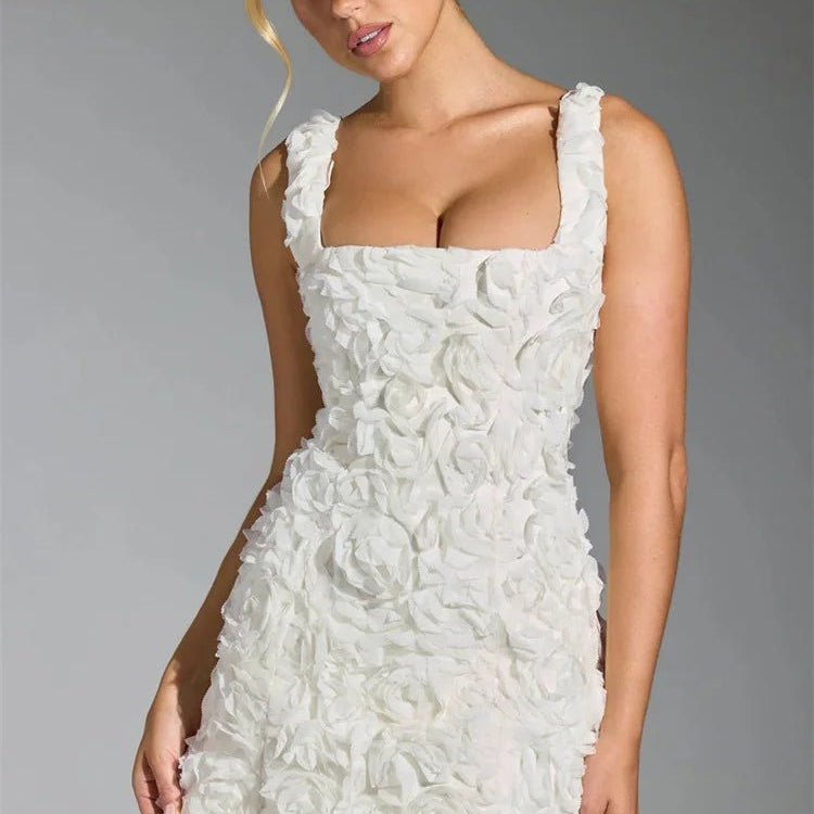 Krótka sukienka z trójwymiarowymi kwiatami i sznurowaniem z tyłu - vivano - warszawa