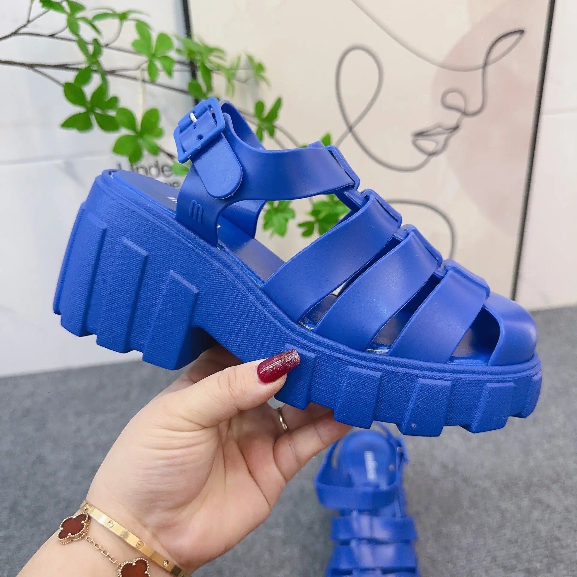 Solidna Platforma - Zamknięty Przód - Komfort i Styl - vivano - warszawa