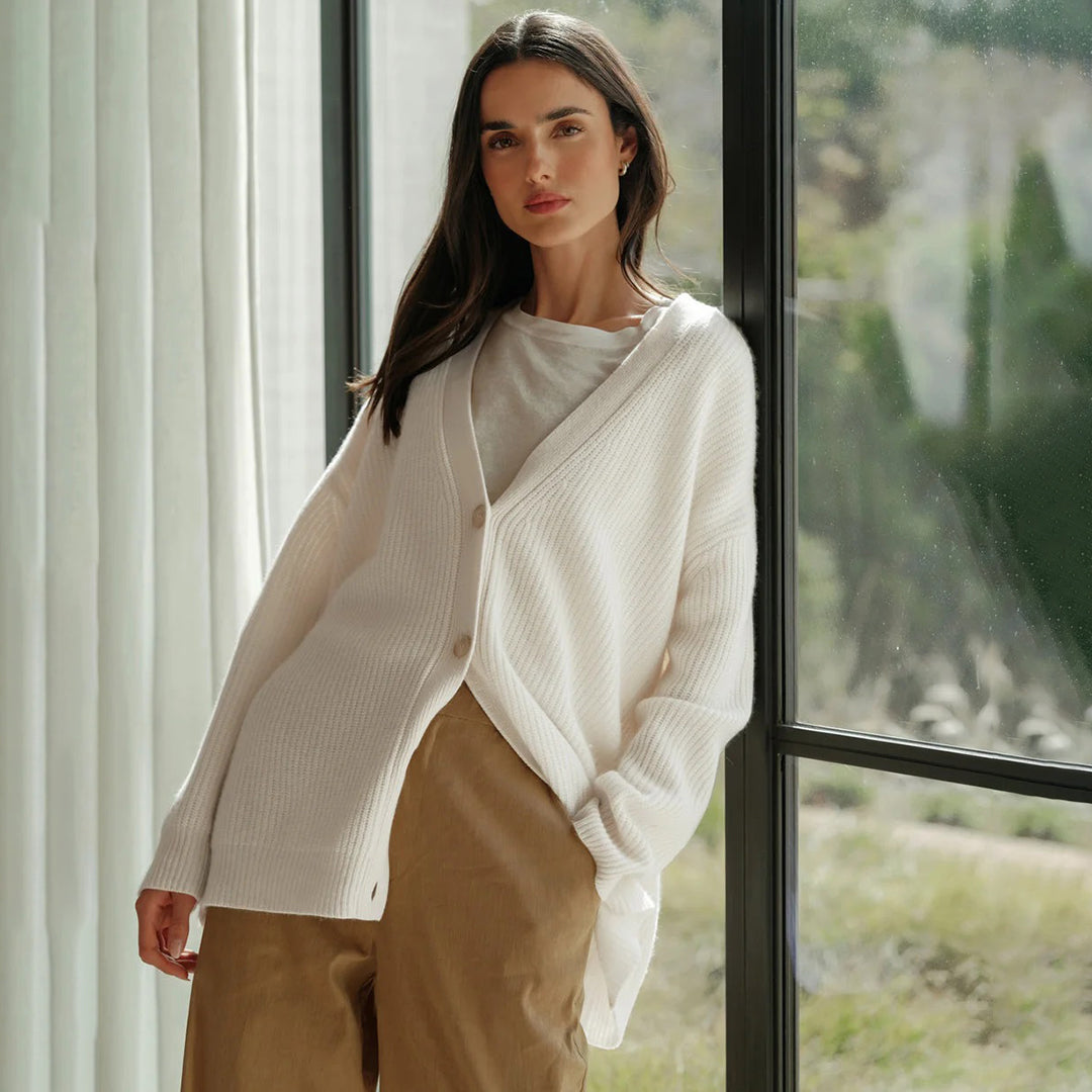 Damski kaszmirowy kardigan oversize w luźnym minimalistycznym fasonie
