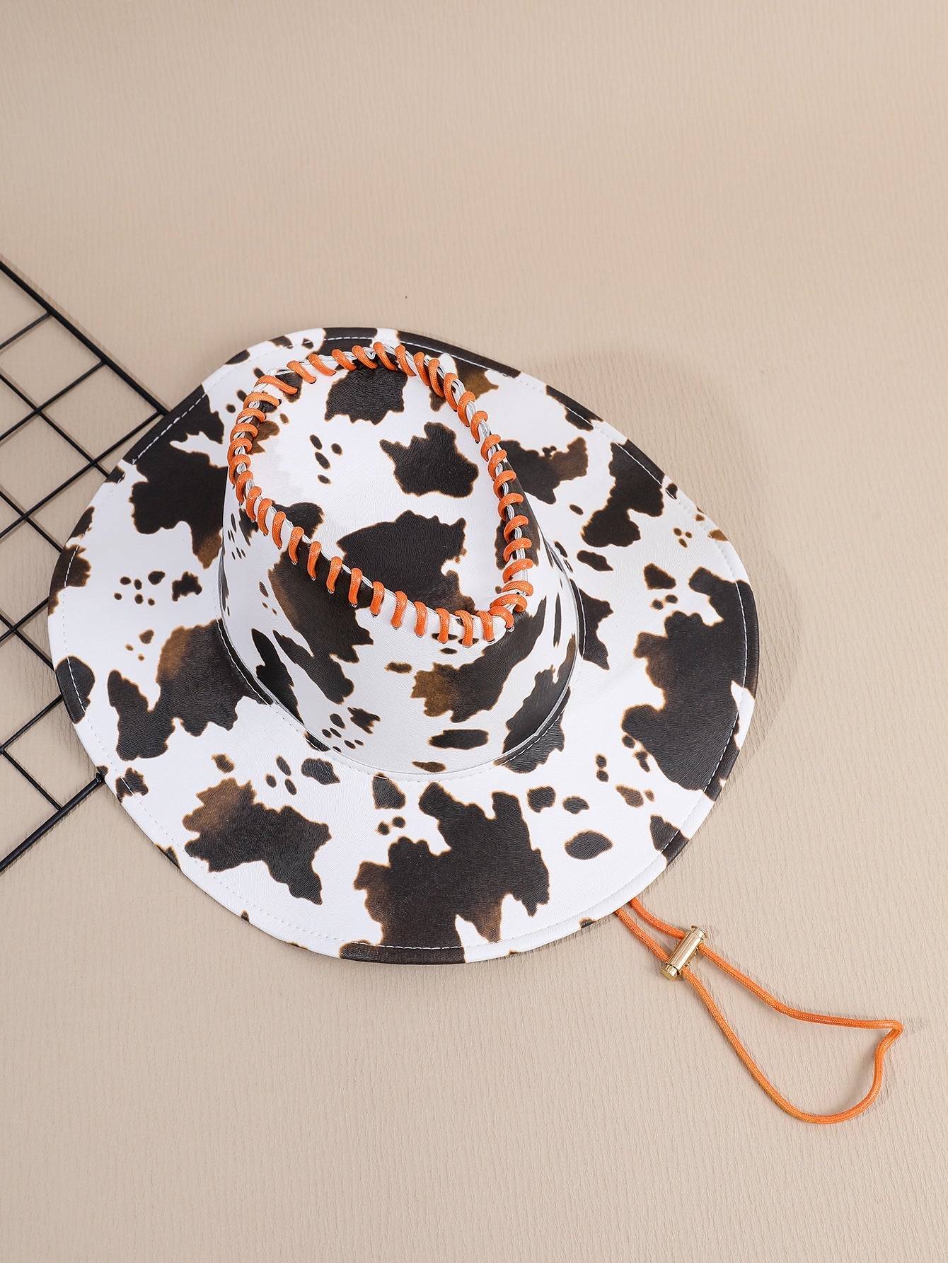 Damski kapelusz kowbojski z kreatywnym nadrukiem i dekoracyjnym - vivano - warszawa