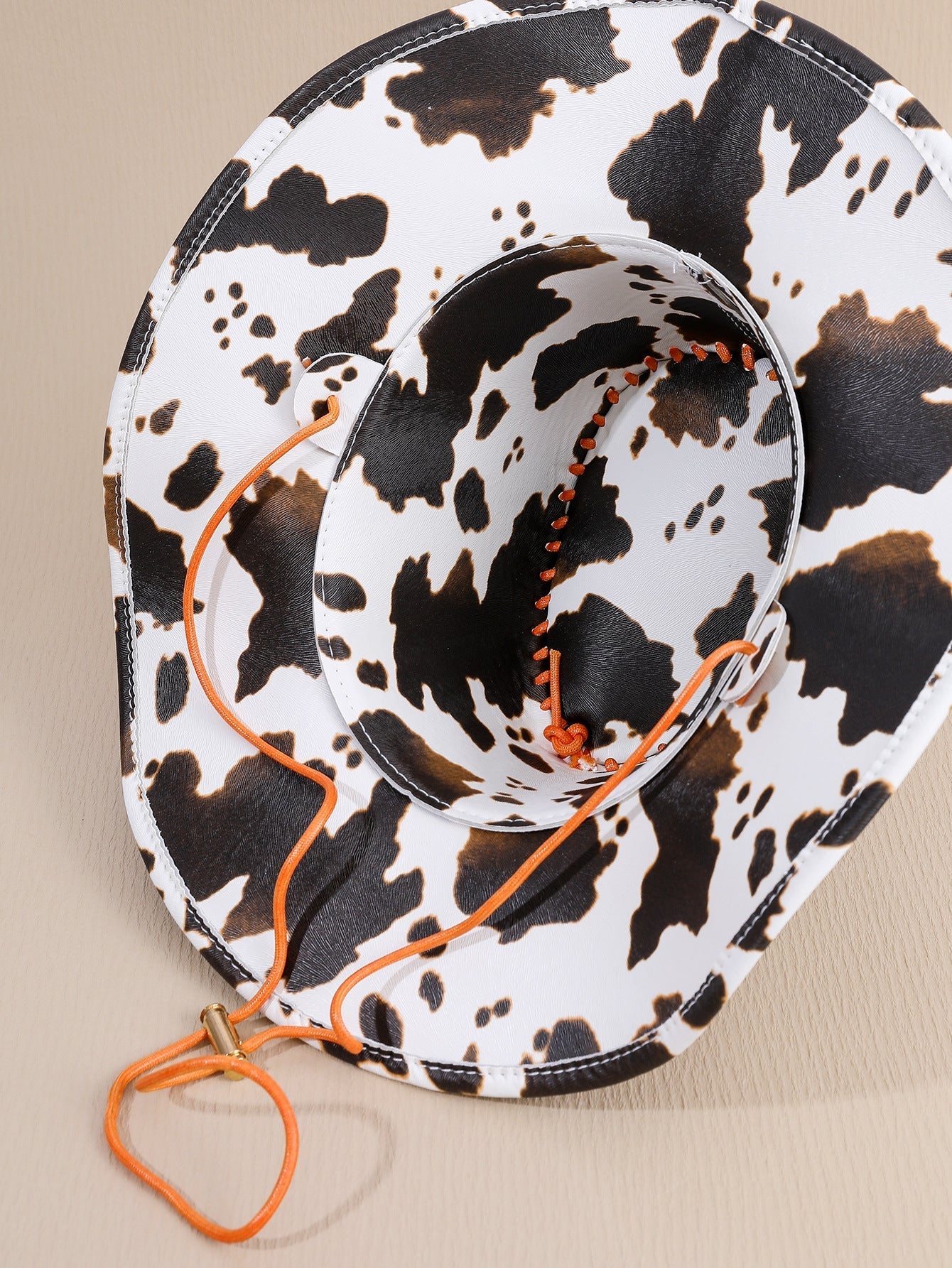 Damski kapelusz kowbojski z kreatywnym nadrukiem i dekoracyjnym - vivano - warszawa