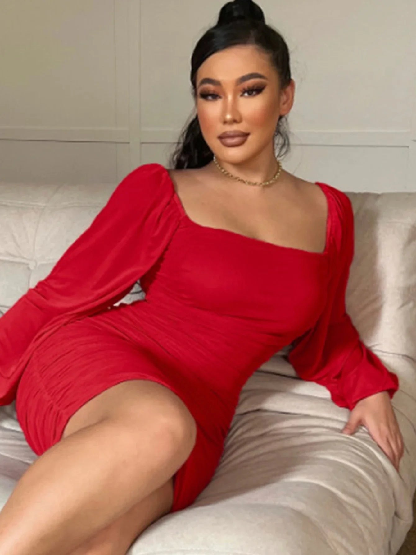 Elegancka sukienka ołówkowa z marszczeniem i bufkami - vivano - warszawa