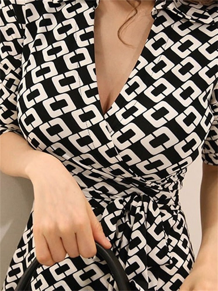 Graficzna sukienka z kopertowym dekoltem - vivano - warszawa