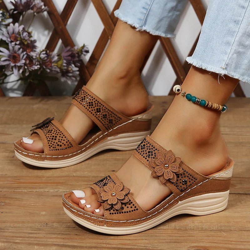 Ortopedyczne Damskie Klapki na Koturnie z Ażurowym Wzorem i Kwiatowymi Ozdobami - vivano - warszawa